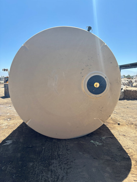 6000 gallon poly tank for sale